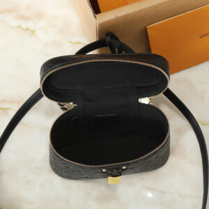 Chic Charm LV Handbag M47125 4 16e950ba