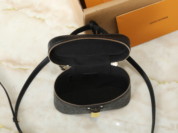 Chic Charm LV Handbag M47125
