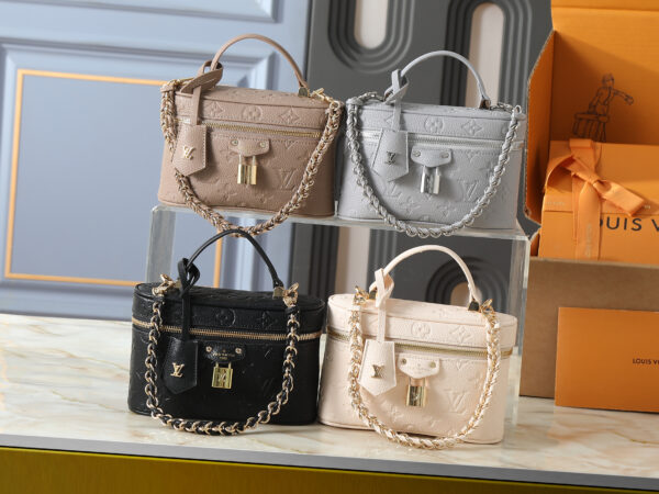 Chic Charm LV Handbag M47125