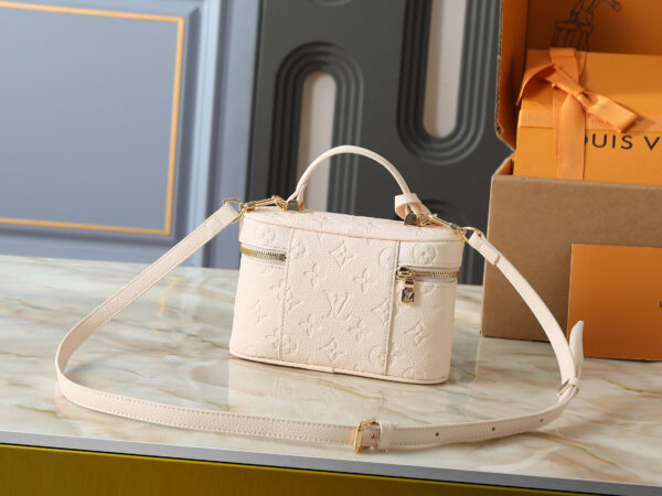 Chic Charm LV Handbag M47125