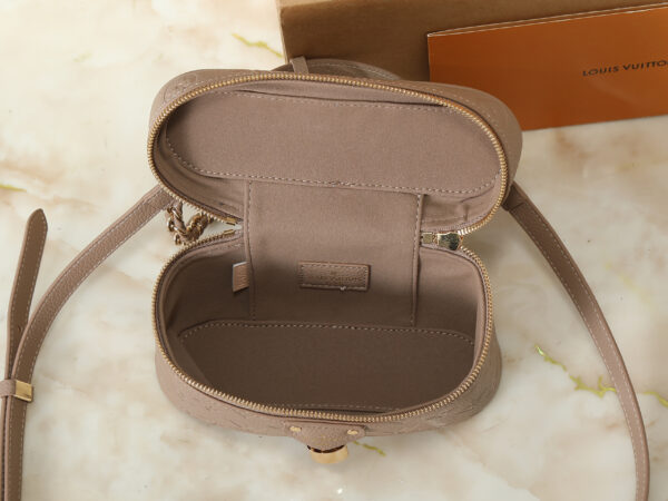 Chic Charm LV Handbag M47125