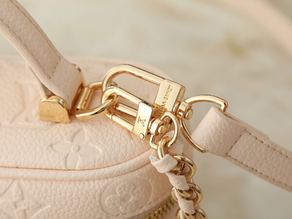 Chic Charm LV Handbag M47125
