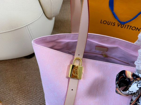 Stylish Fashion Carry LV Handbag LV266231 Stylish Fashion Carry LV Handbag LV266231