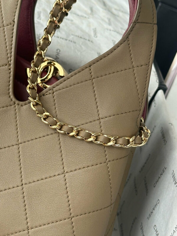 CN 25 Small Quilted Leather Shopping Bag AS6392 QA CN 25 Small Quilted Leather Shopping Bag AS6392 QA