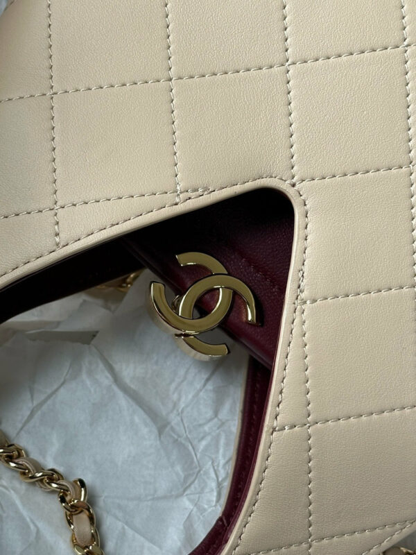 CN 25 Small Quilted Leather Shopping Bag AS6392 QA CN 25 Small Quilted Leather Shopping Bag AS6392 QA