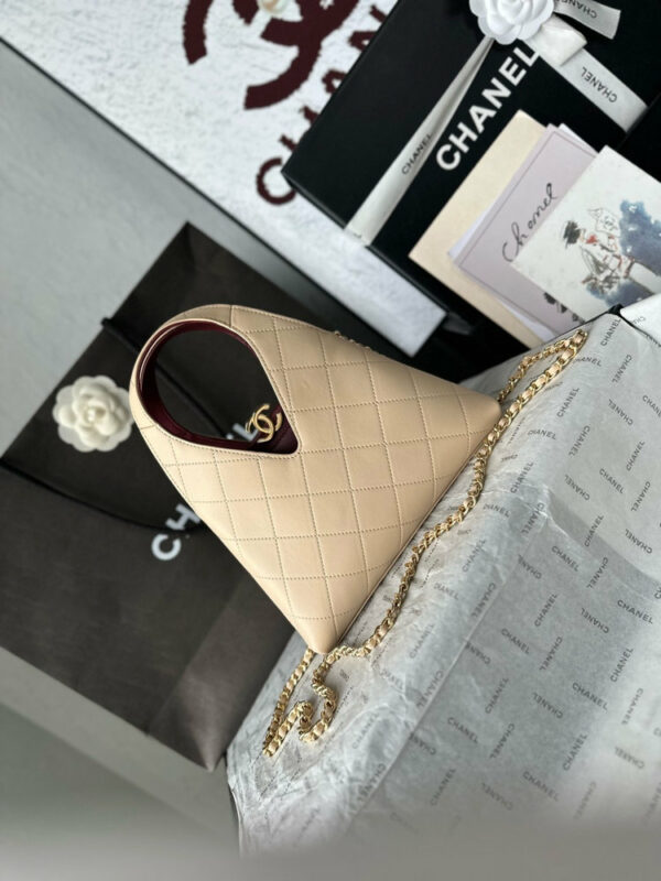 CN 25 Small Quilted Leather Shopping Bag AS6392 QA CN 25 Small Quilted Leather Shopping Bag AS6392 QA