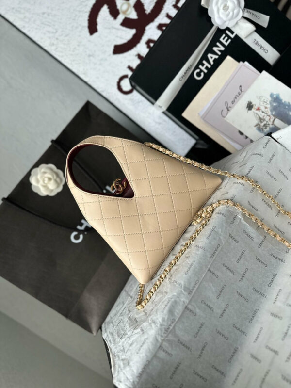 CN 25 Small Quilted Leather Shopping Bag AS6392 QA CN 25 Small Quilted Leather Shopping Bag AS6392 QA