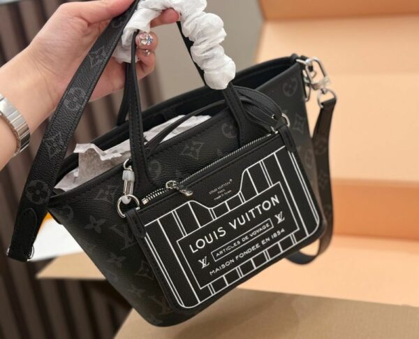 LV Neverfull Bandoulière Inside Out BB Monogram Eclipse LV267302 QA