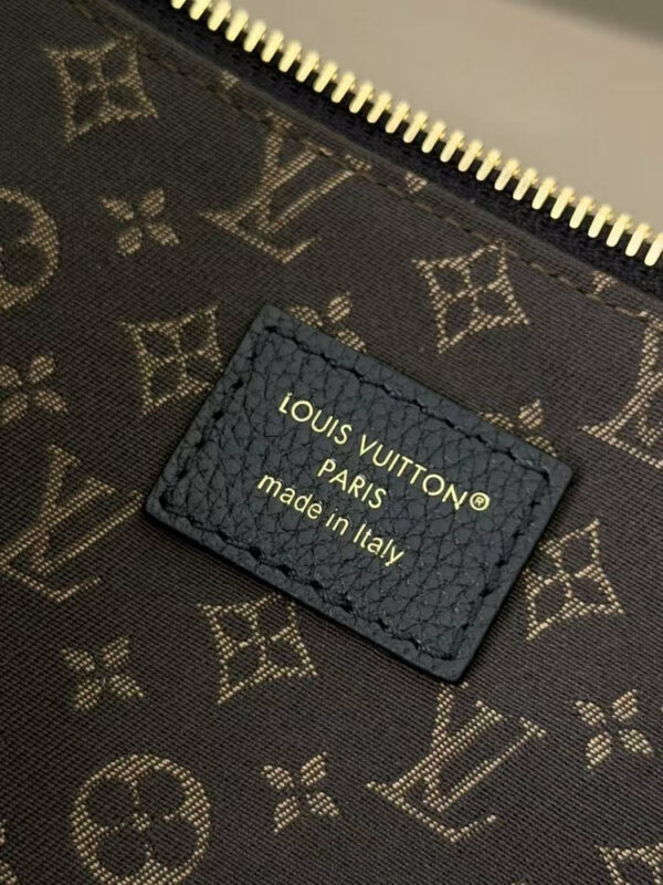 LV Multipass Grained Calfskin Bag LV Multipass Grained Calfskin Bag