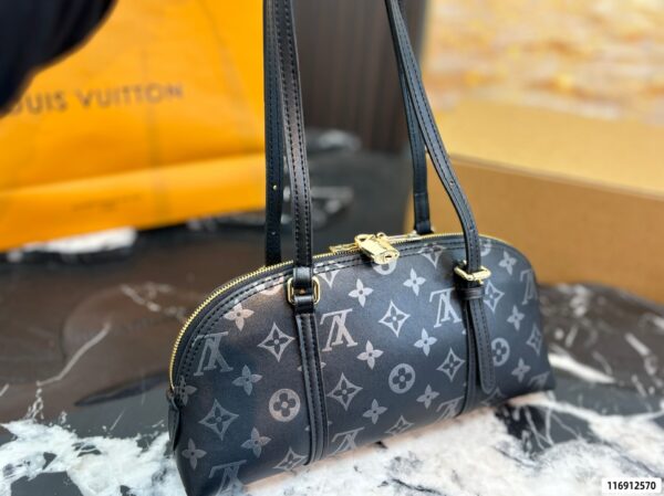 LV Squire East-West Bag 268161-1 QA LV Squire East-West Bag 268161-1 QA