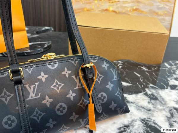 LV Squire East-West Bag 268161-1 QA LV Squire East-West Bag 268161-1 QA