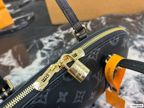 LV Squire East-West Bag 268161-1 QA LV Squire East-West Bag 268161-1 QA
