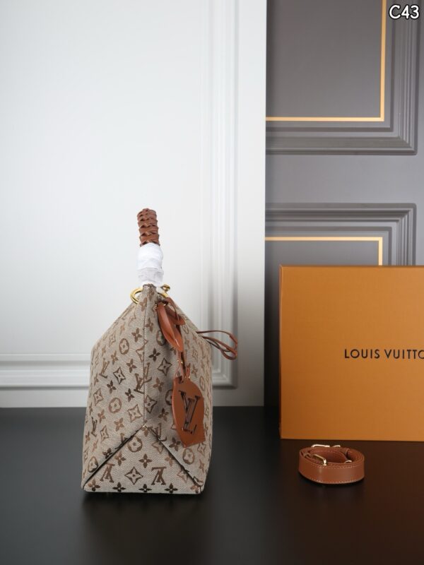 Stylish Fashion Carry LV Handbag LV268179 QA Stylish Fashion Carry LV Handbag LV268179 QA
