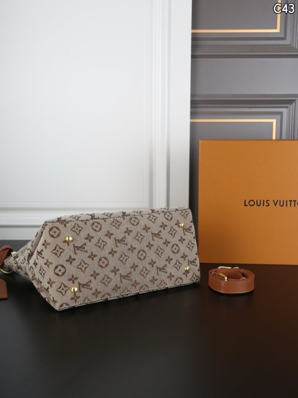 Stylish Fashion Carry LV Handbag LV268179 QA Stylish Fashion Carry LV Handbag LV268179 QA